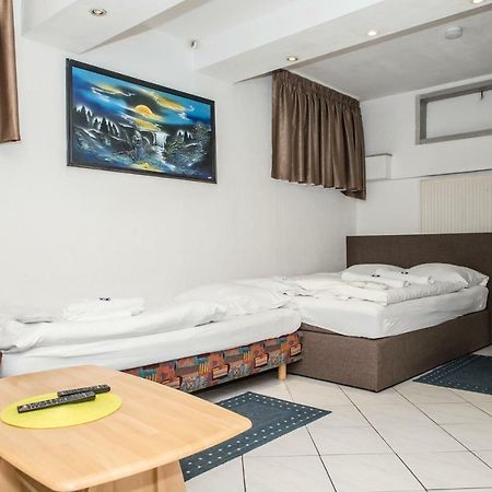 ホテル シティ ペンション シュトロホ II ケルン エクステリア 写真
